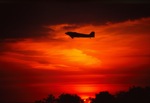 flugzeug im abendhimmel